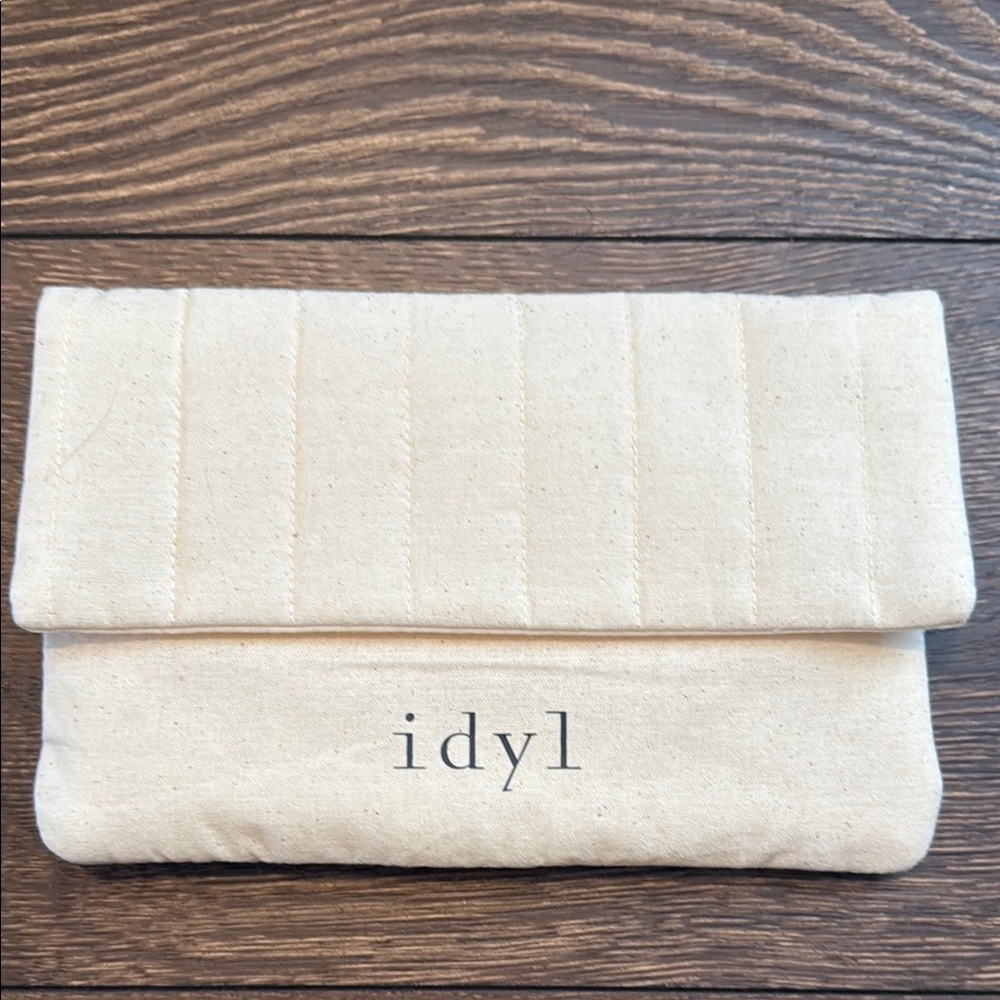 Idyl Cream Quilted Clutch